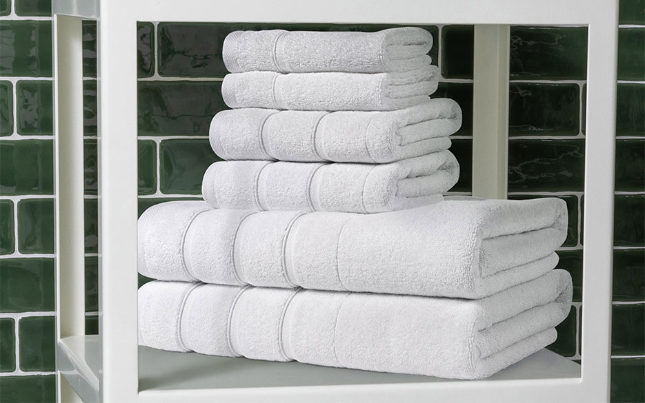 https://www.parkmgmathome.com/images/products/lrg/park-mgm-striped-trim-towel-set-PMGM-320-02-SET-BT-WH_lrg.jpg